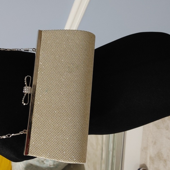 Clutch Gold - Picture 4 of 5